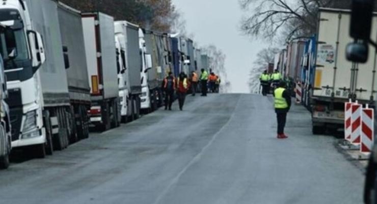 На границе со Словакией скончался украинский водитель