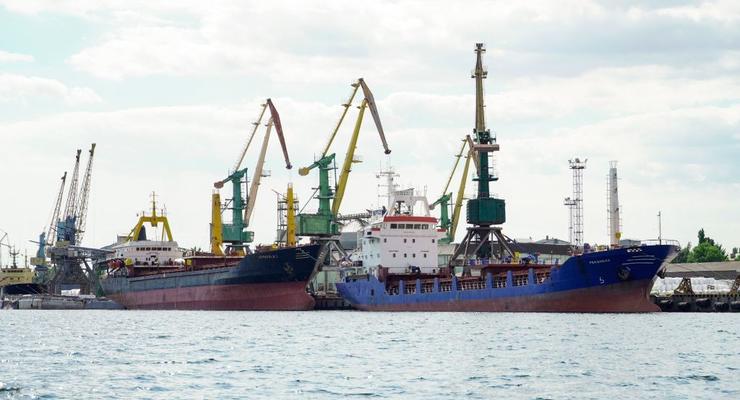 Армія РФ обстріляла Херсонщину: пошкоджено вантажне судно