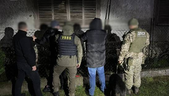 Хотел переправить за границу уклонистов за $8 тысяч: пограничники задержали 17-летнего "бизнесмена"