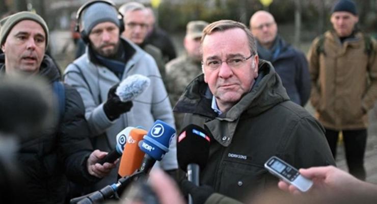 Министр обороны Германии ответил на "слив" разговора офицеров