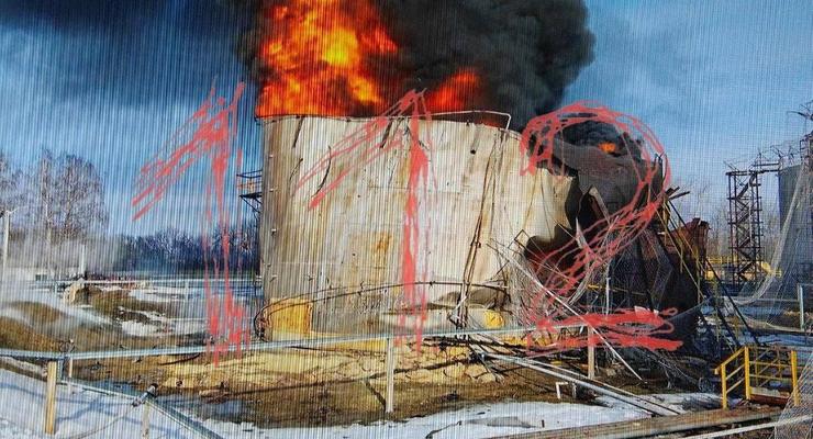 В Белгородской области горит нефтебаза, атакованная ГУР, - СМИ