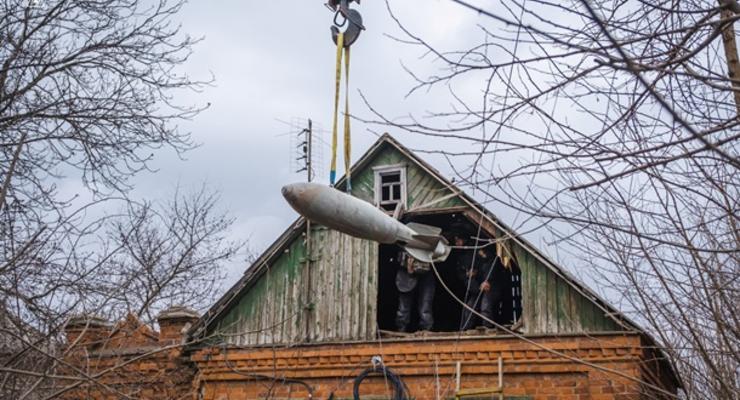 В Донецкой области авиабомба упала на чердак дома и не разорвалась