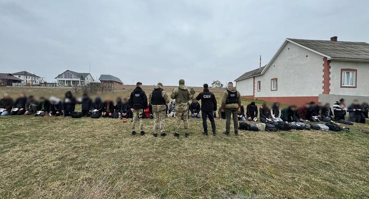 Хотели выехать в Румынию за 10 тысяч евро каждый: пограничники задержали 34 уклониста