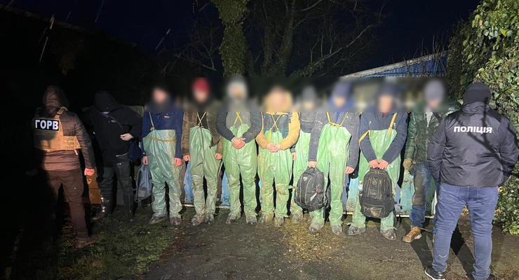 В Одесской области задержана группа уклонистов в гидрокостюмах: "переправа" стоила $5 300