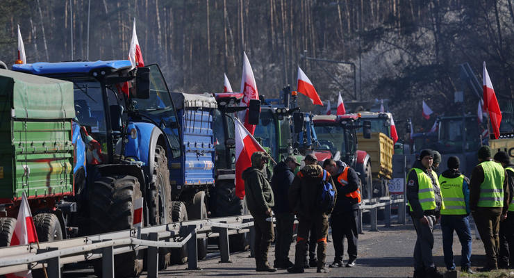 Польские фермеры заблокировали движение автобусов и грузовиков на пункте "Медыка-Шегини"