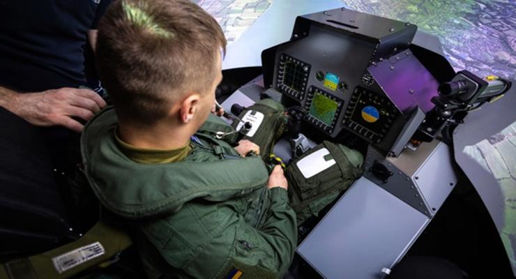 Британия показала выпуск первых пилотов ВСУ, обучавшихся на F-16