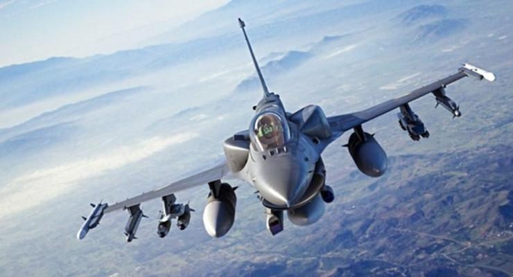 Кулеба сказав, коли F-16 з'являться у небі України