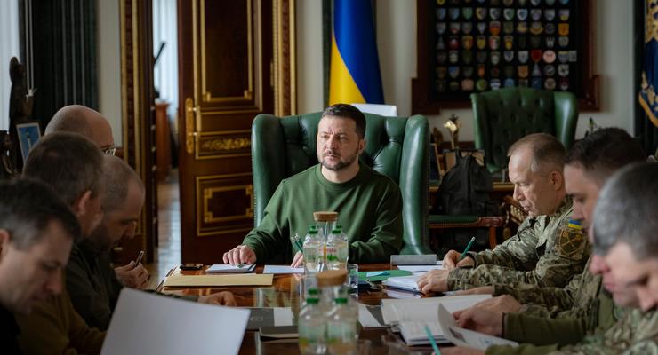 Зеленский с военными провел совещание по дронам и проекту РЭБ