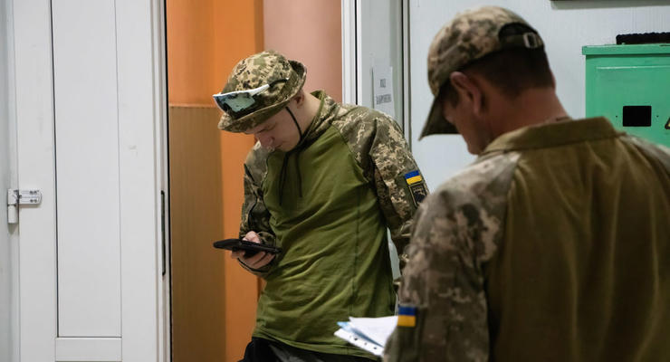 Военкоматы начнут вызывать 25-летних украинцев для уточнения данных и медосмотра