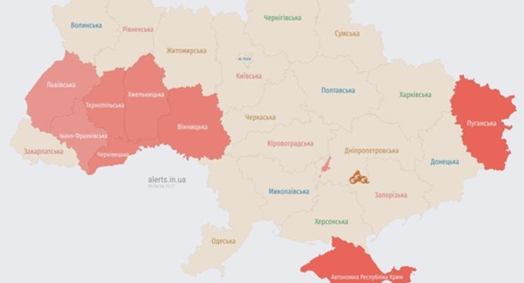 У Хмельницькій області і на Львівщині пролунали вибухи