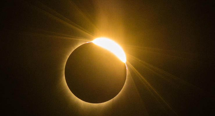 В NASA показали солнечное затмение из космоса