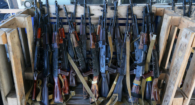 Зброя для захисту: США передали Україні 5 тисяч автоматів, кулеметів та РПГ-7