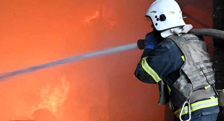 Росія вдарила по Дніпропетровському району: 2 поранених, спалахнули пожежі