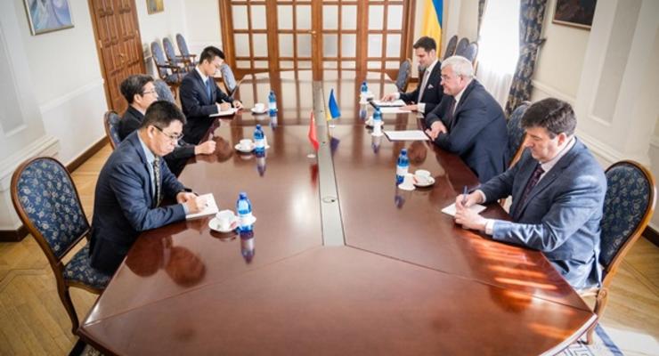 Украина обсудила с Китаем Формулу мира