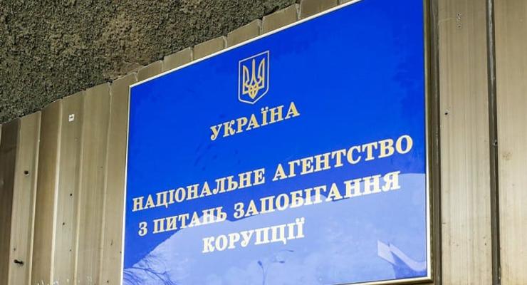 За год войны депутаты Порошенко и ОПЗЖ приобрели квартиры и машины на миллионы, - НАПК