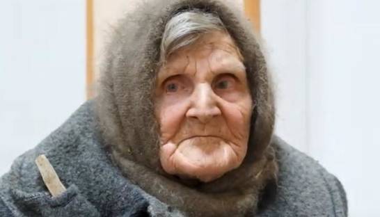98-летняя украинка, которая прошла 10 километров под обстрелами, получит новый дом от Monobank
