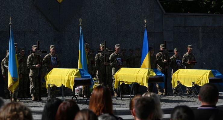 В Україні перше поховають у братській могилі 19 українських військових