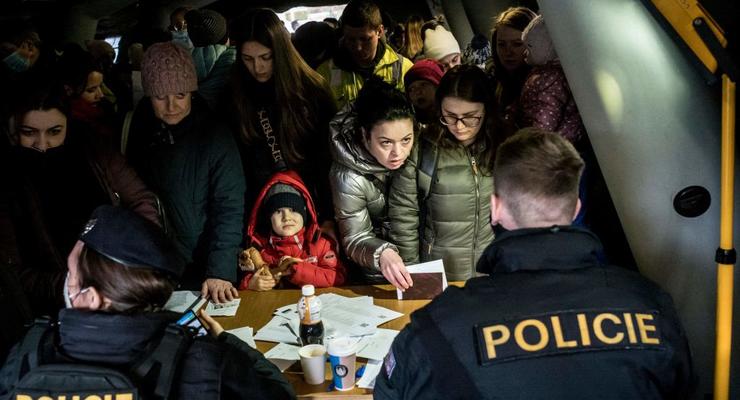 Правила выезда украинцев за границу изменятся