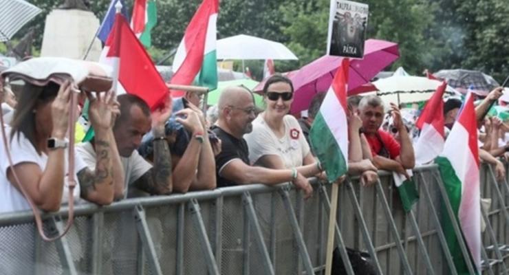 В Угорщині тисячі людей вийшли на антиурядовий мітинг