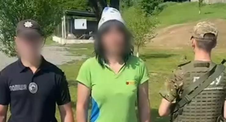 "Фэшн-лук" не спас: мужчину, переодетого в женщину, задержали на границе с Румынией