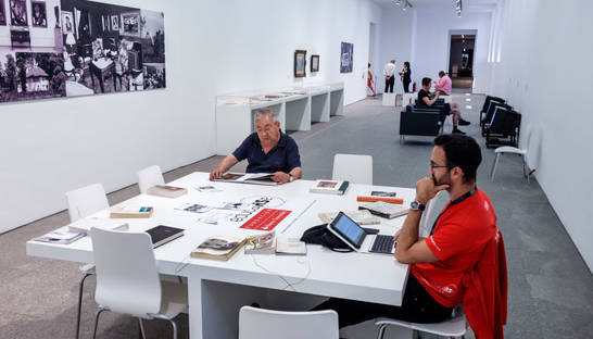 Студентам-мужчинам 18-22 лет разрешили выезжать за границу на учебу: условия