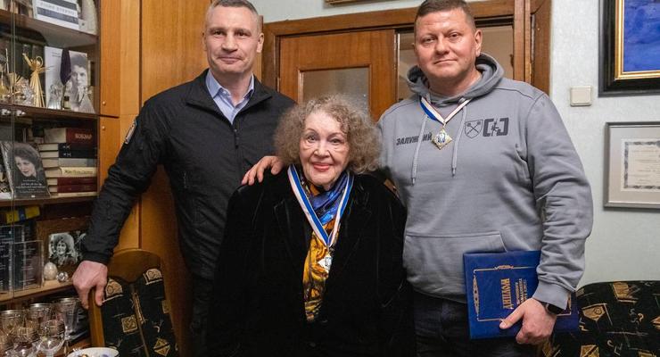 Кличко наградил званием "Почетный гражданин Киева" Залужного и Костенко