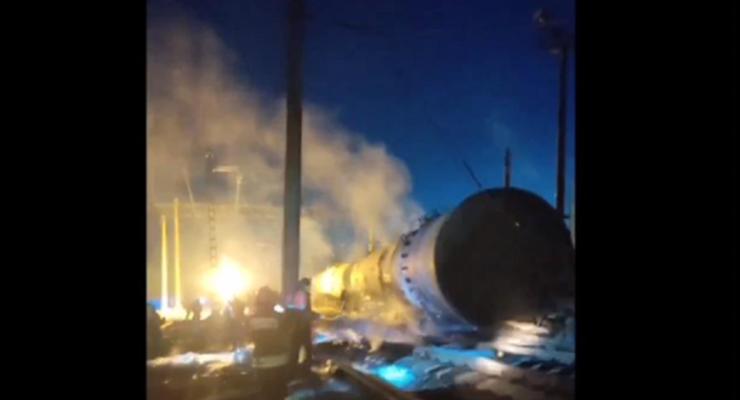 В Ростовской области РФ загорелась цистерна с топливом на железной дороге