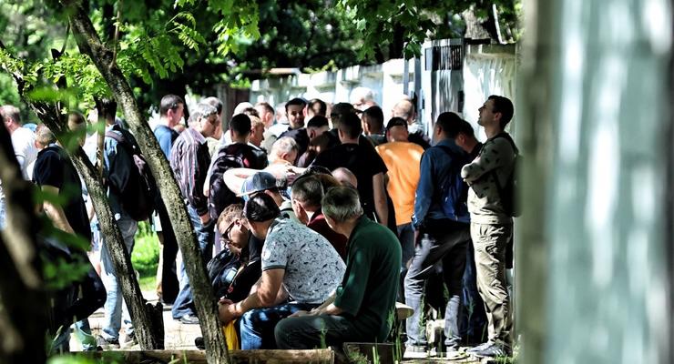 Руководителям предприятий поручили доставлять работников в ТЦК: постановление