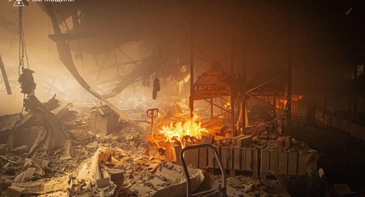 Спалено 50 000 книг: Зеленський показав знищену Росією друкарню у Харкові