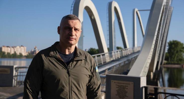 Кличко показав новий пішохідний міст-хвилю в Оболонському районі Києва