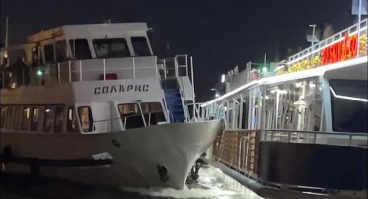 У Санкт-Петербурзі зіштовхнулися два кораблі