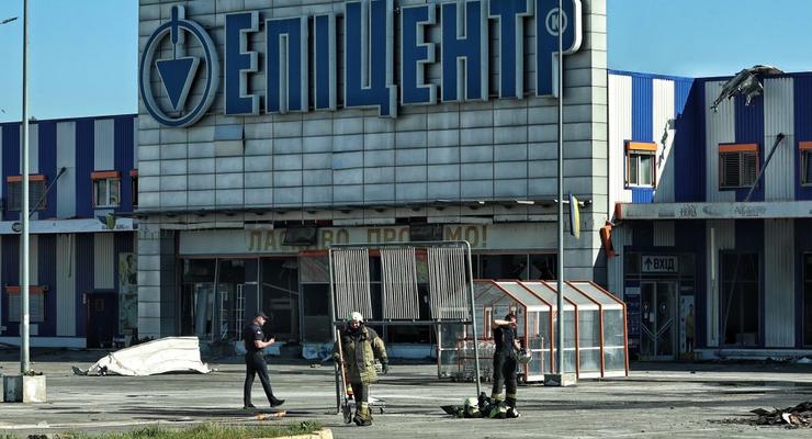 Обстрел "Эпицентра" в Харькове: в больнице умер мужчина, который получил 50% ожогов