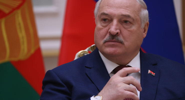 Лукашенко приостановил участие Беларуси в Договоре об обычных вооруженных силах в Европе