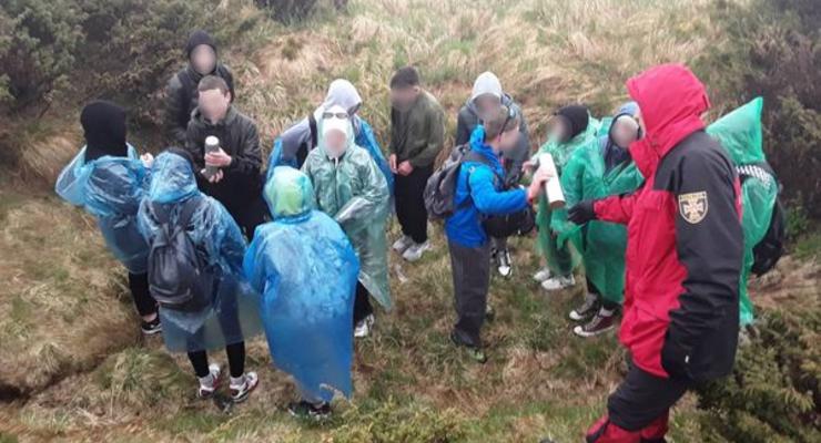 Школьники заблудились в горах Прикарпатья: ГСЧС разыскали туристов