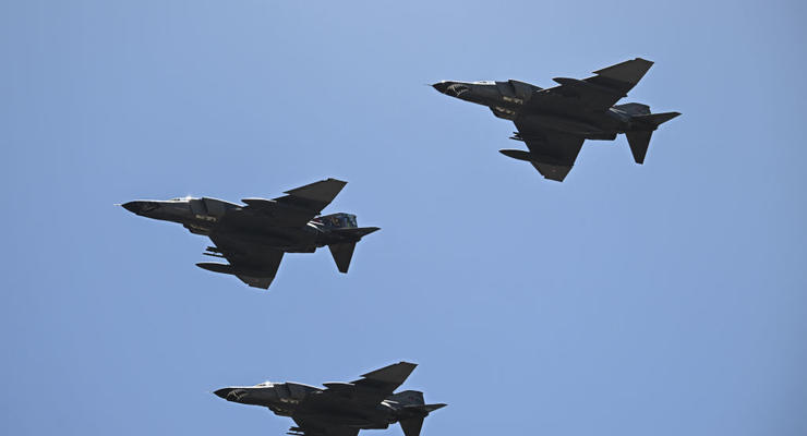 Украина призывает к ускорению подготовки пилотов F-16, - Politico