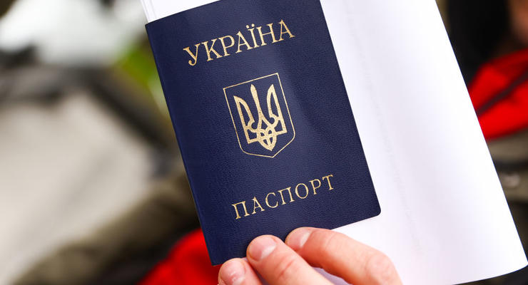 Мужчинам за рубежом не будут выдавать паспорта без военных документов, - Кабмин