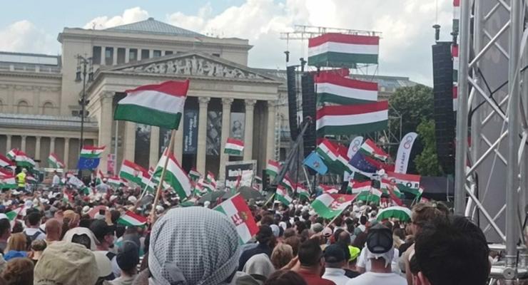 В Угорщині десятки тисяч людей вийшли на протест проти Орбана