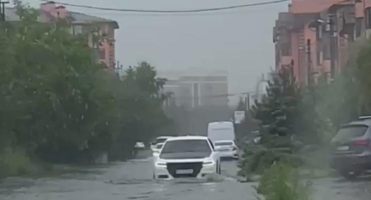 В результате дождя улицы Киева оказались под водой