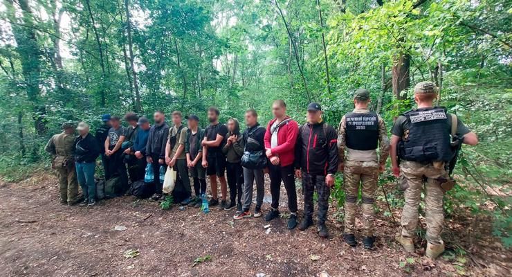 Пограничники задержали группу украинцев, которые пытались незаконно пересечь границу с Молдовой
