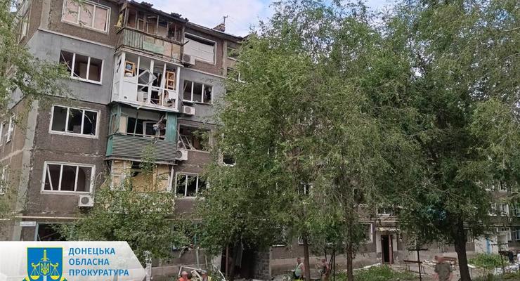 Росія вдарила по Селидовому: 6 поранених, пошкоджені будинки, магазини та аптека