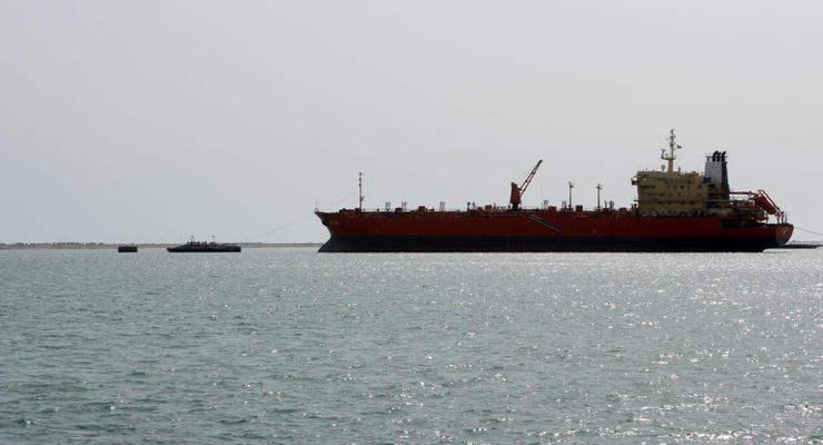 Хуситы атаковали украинско-польское судно в Аденском заливе: один человек ранен