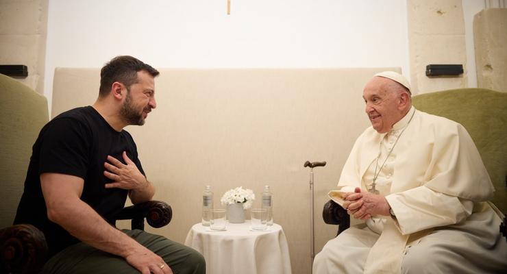 Зеленський в Італії зустрівся з Папою Римським (відео)