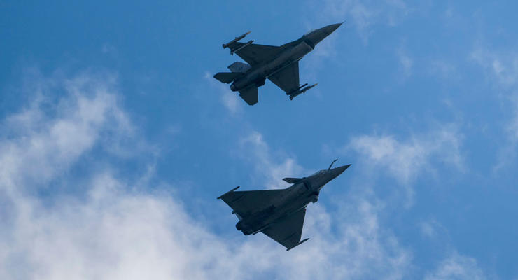Украина "готовит почву" для будущих авиаударов после прибытия истребителей F-16, - СМИ