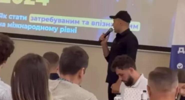 В Одесі блогерку вигнали з тренінгу за прохання перейти на українську: реакція омбудсмена