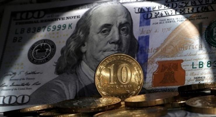 Московская биржа принудительно конвертирует доллары и евро в рубли