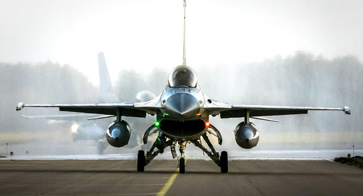 Нидерланды готовы отправить в Украину 24 истребителя F-16