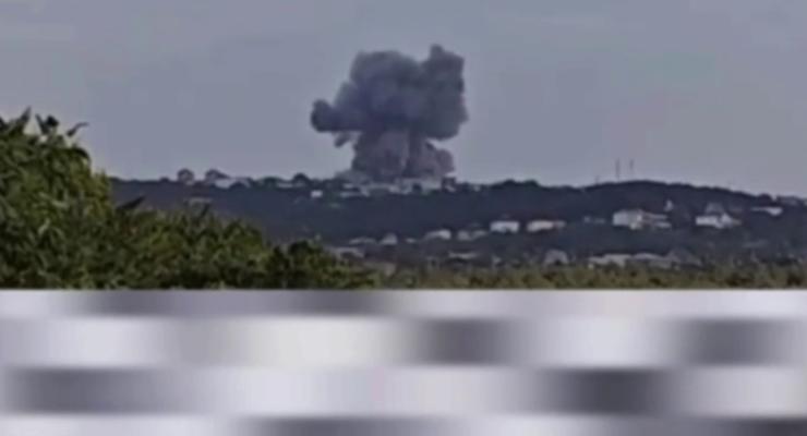 Украинские пилоты нанесли удар по складу боеприпасов в оккупированном Крыму (видео)
