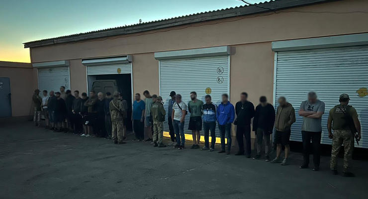 На границе с Молдовой задержали 23 мужчин, которые пытались пересечь границу на зерновозе