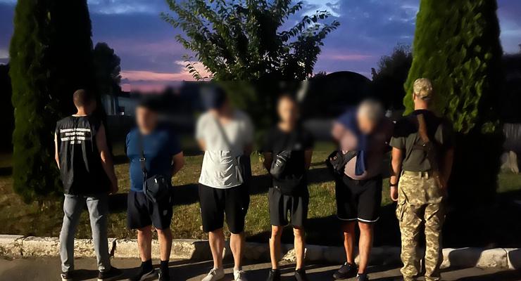 Задержаны мужчины, которые пытались пересечь границу с Венгрией в сопровождении подростков