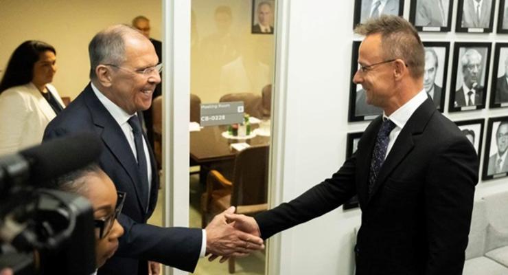 Главы МИД Венгрии и РФ обсудили "ситуацию вокруг Украины"